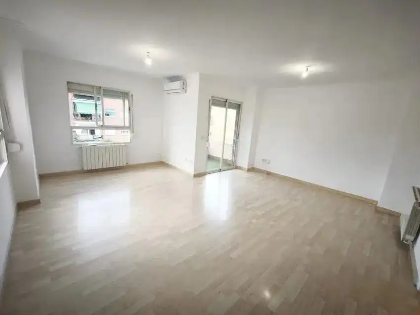 Flat for sale in Calle ENRIC VALOR, País Valencià