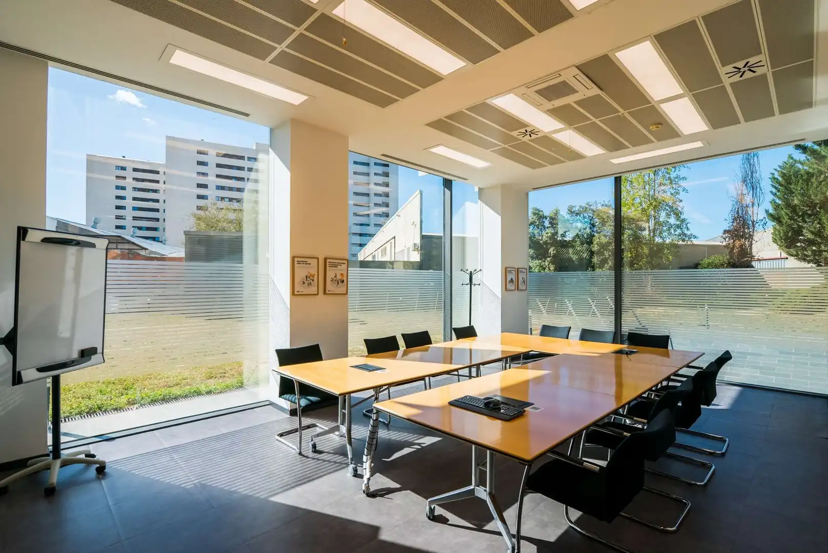 Oficina de alquiler en Cornellà de Llobregat con Aire acondicionado, Calefacción y Terraza