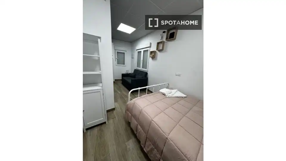 Bedroom of Apartments for share in Leganés  with Air Conditioner, Terrace and Furnished