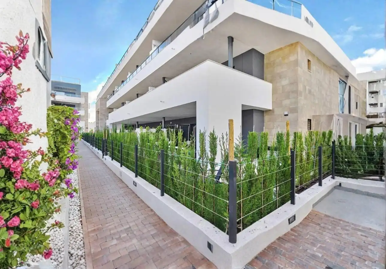 Terrasse von Erdgeschoss zum Verkauf in Orihuela mit Klimaanlage, Privatgarten und Terrasse