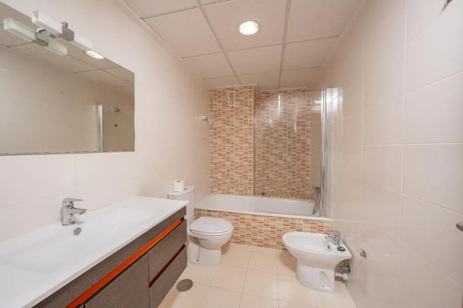 Bathroom of Flat for sale in Aspe  with Air Conditioner and Balcony