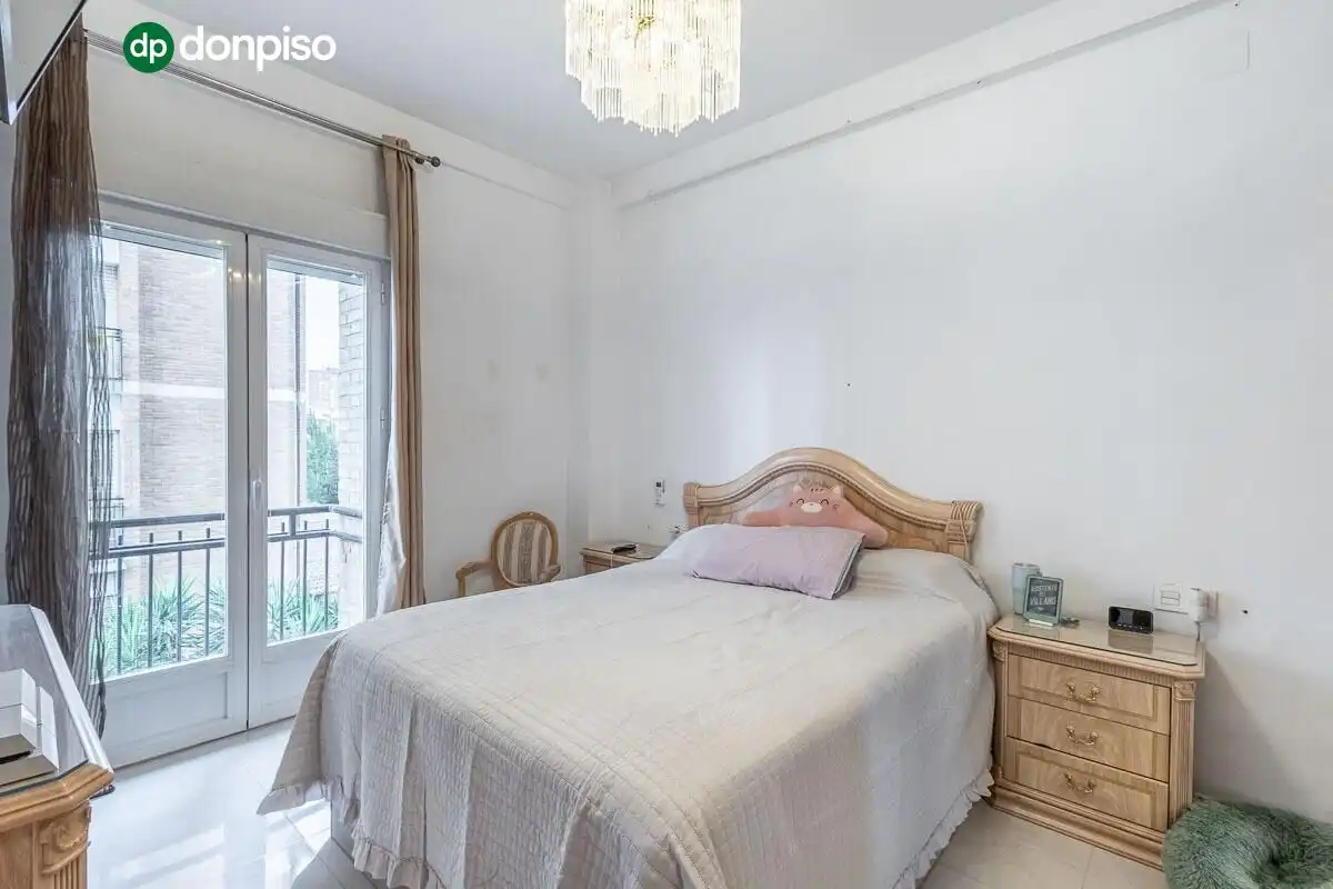 Bedroom of Flat for sale in Granada  with Air Conditioner and Terrace