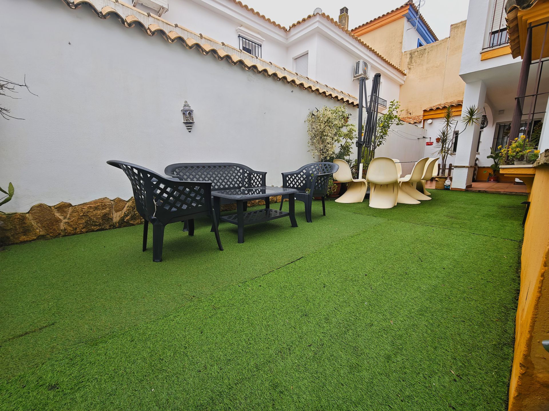 Terrassa de Casa adosada en venda en Lebrija amb Aire condicionat, Moblat i Forn