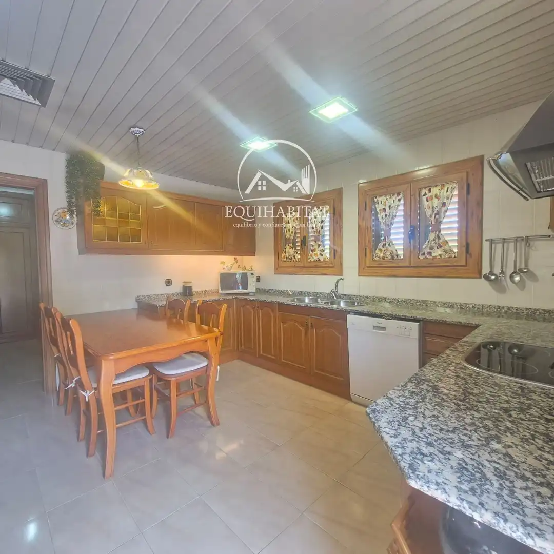 Cocina de Casa o chalet en venta en Alguaire con Aire acondicionado, Jardín privado y Trastero