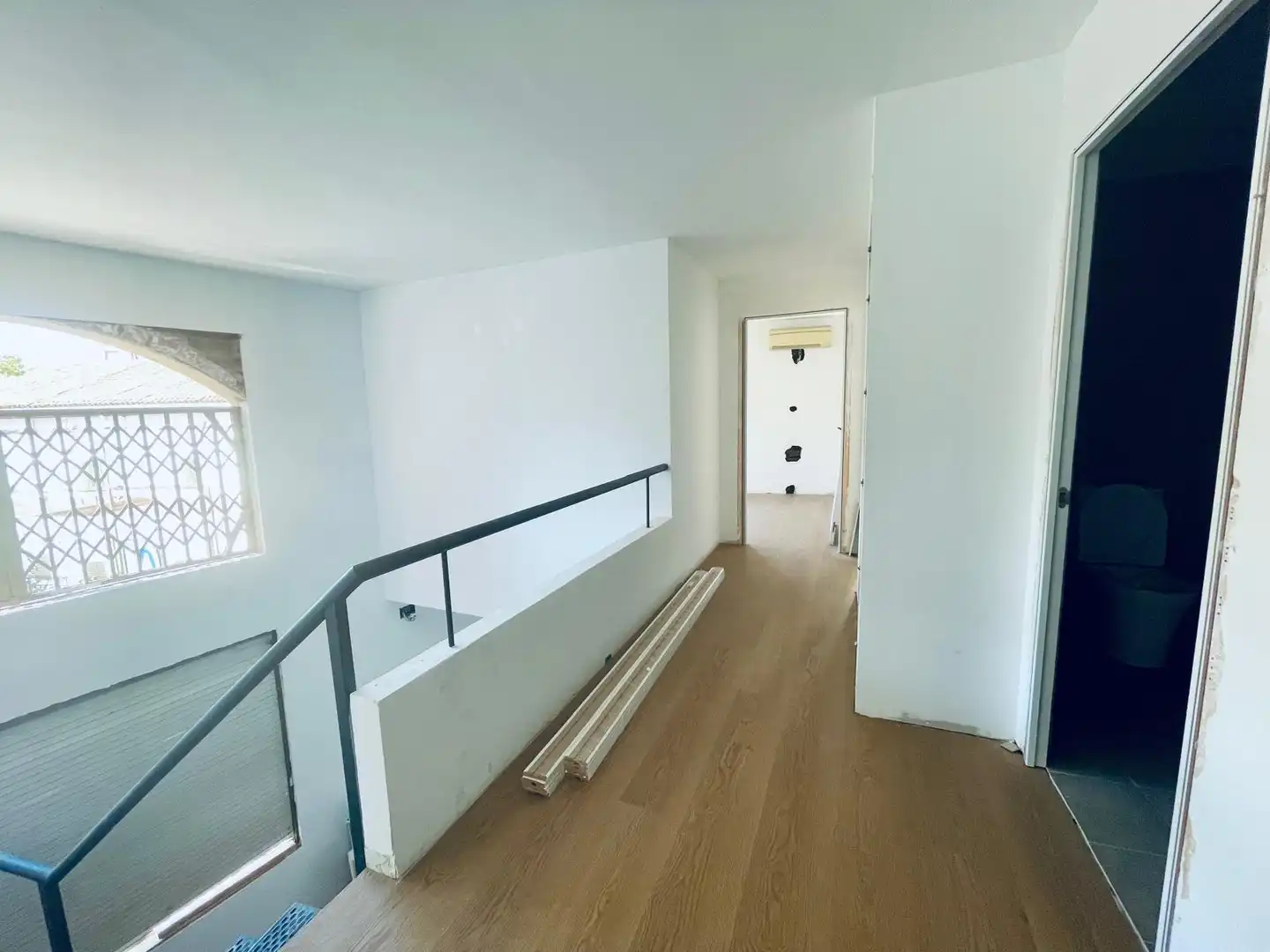 Maisonette zum Verkauf in Badalona mit Klimaanlage, Parkett und Abstellraum