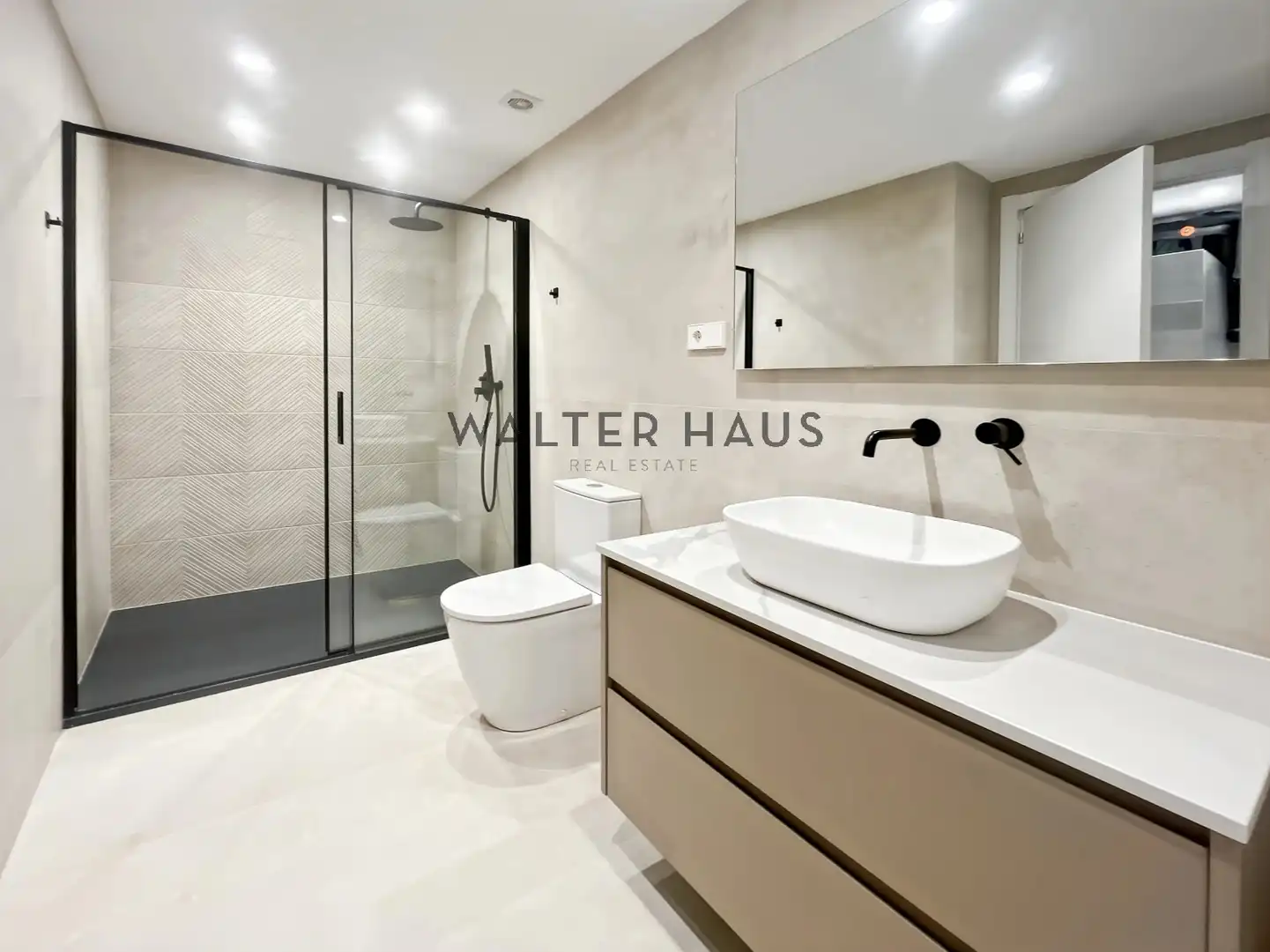 Baño de Piso de alquiler en Barcelona con Aire acondicionado y Amueblado