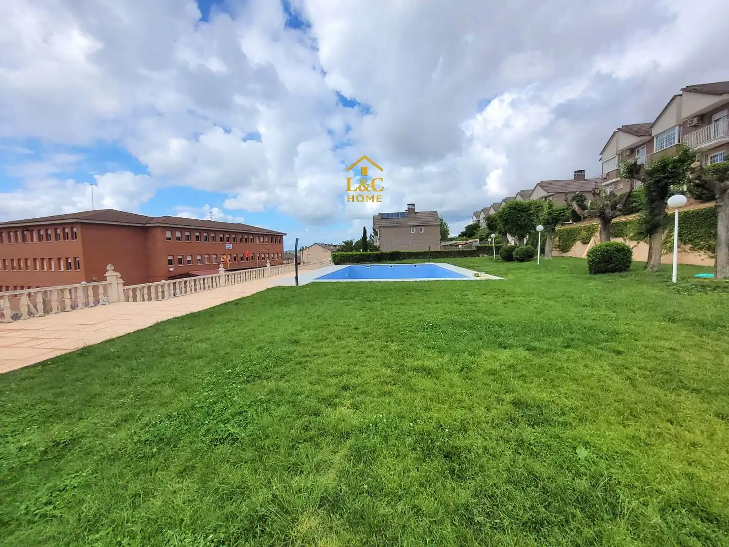 Piscina de Casa adosada en venda en Morata de Tajuña amb Aire condicionat, Calefacció i Jardí privat
