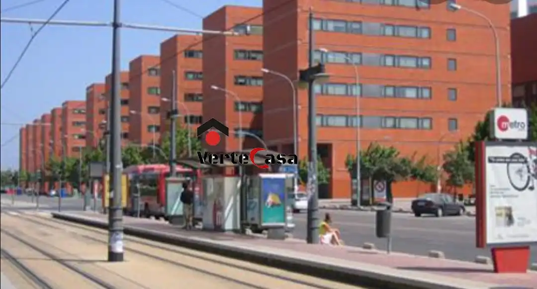 Exterior view of Commercial properties for rent in Valencia  with Air Conditioner
