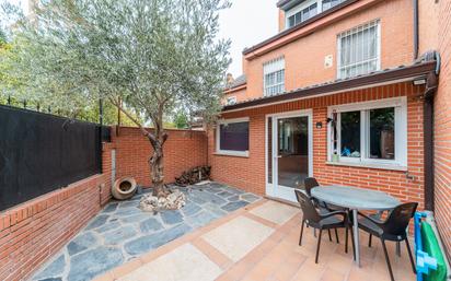 Garden of Single-family semi-detached for sale in Boadilla del Monte  with Air Conditioner, Heating and Private garden