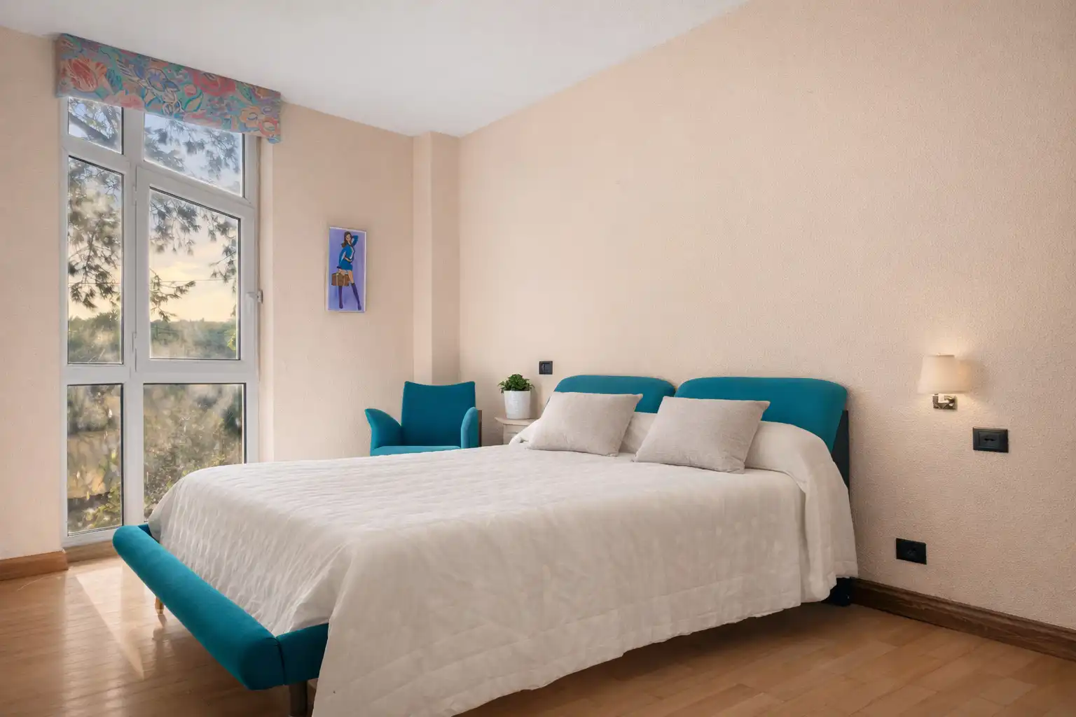 Dormitori de Casa o xalet en venda en Hoyo de Manzanares amb Jardí privat, Terrassa i Piscina