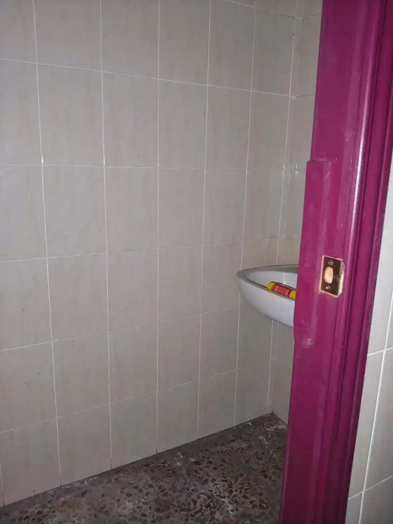 Baño de Local de alquiler en Can Bassa