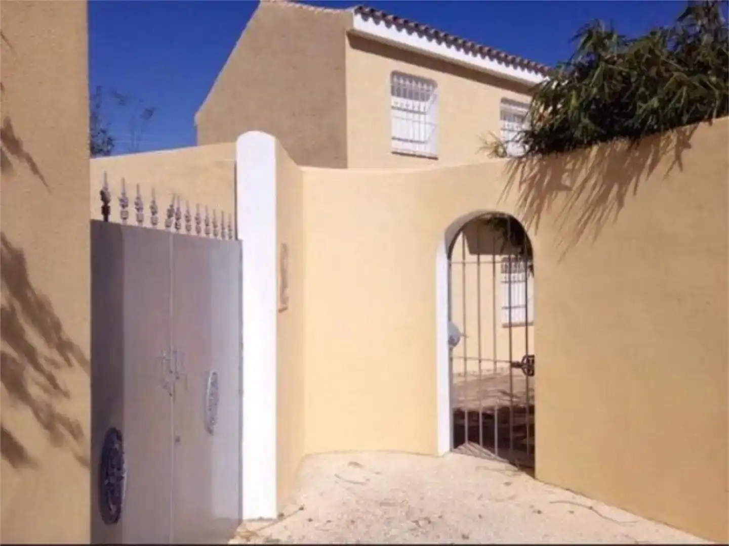 Vista exterior de Pis en venda en Bollullos de la Mitación amb Piscina i Balcó
