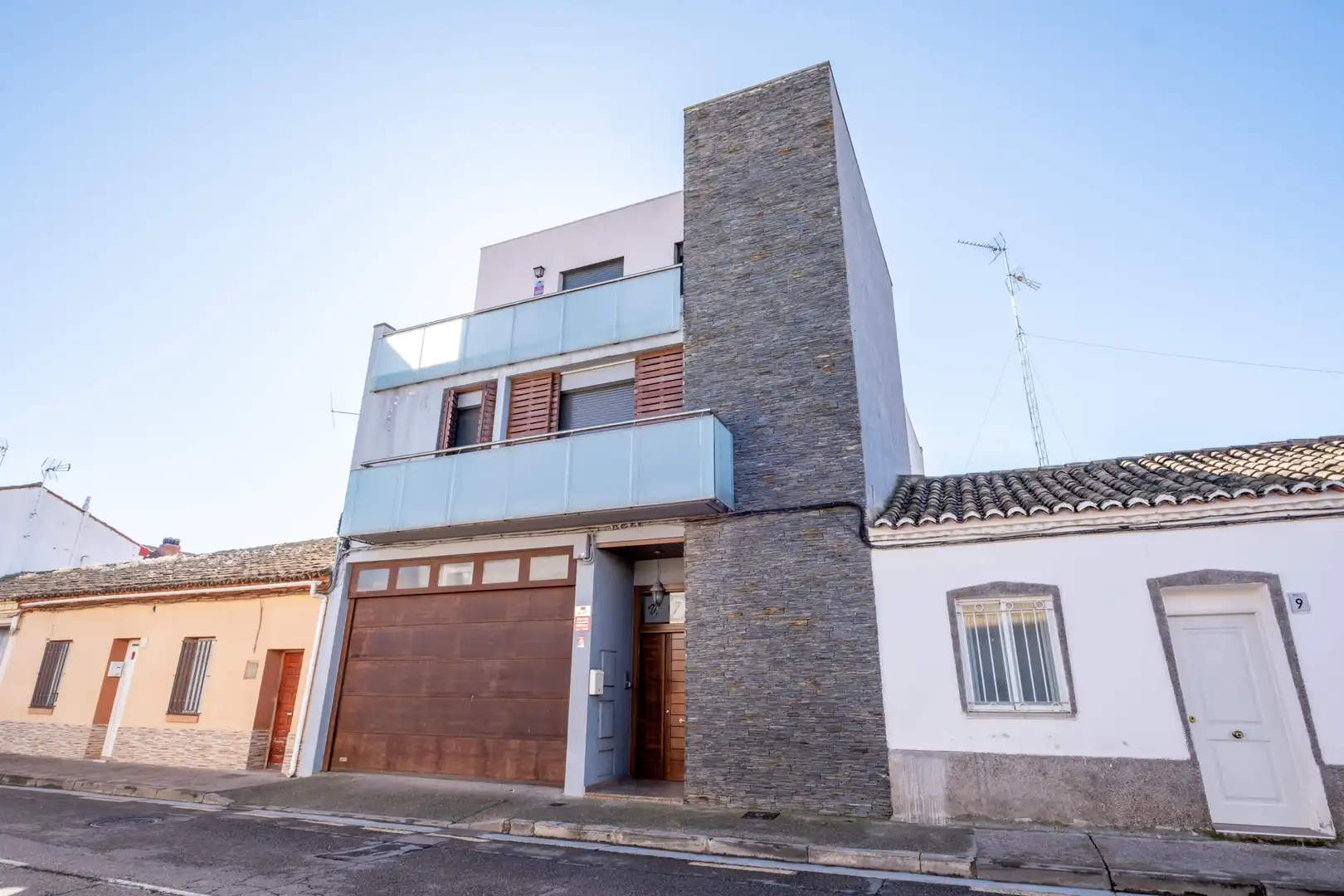 Exterior view of Houses for sale in Zaragoza  with Air Conditioner and Heating