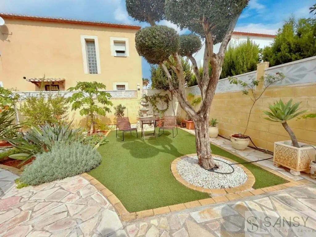 Jardí de Casa o xalet en venda en Dénia amb Aire condicionat, Calefacció i Terrassa