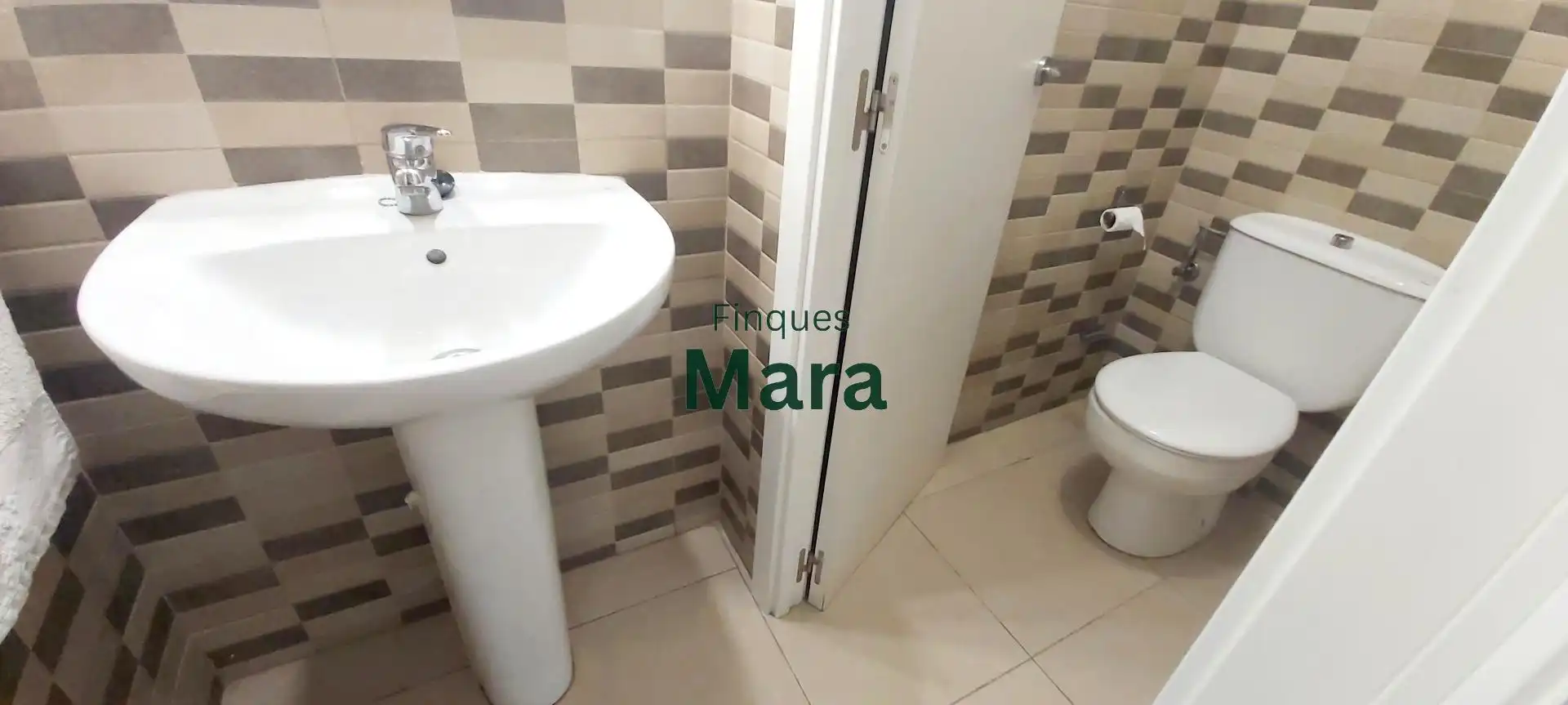 Badezimmer von Büro zum Verkauf in Sant Boi de Llobregat