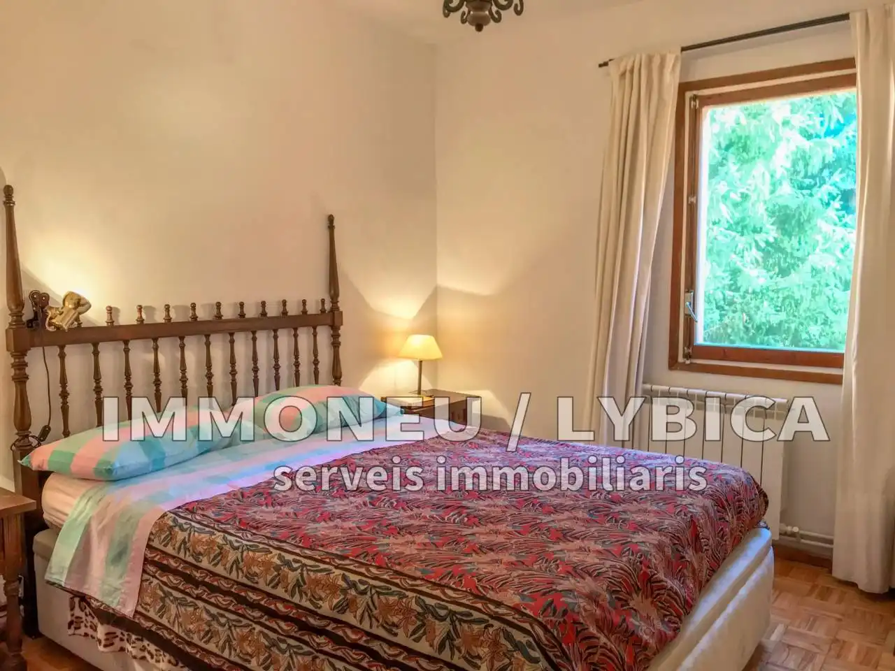 Habitación de Apartamento en venta en Alp con Calefacción, Parquet y Terraza