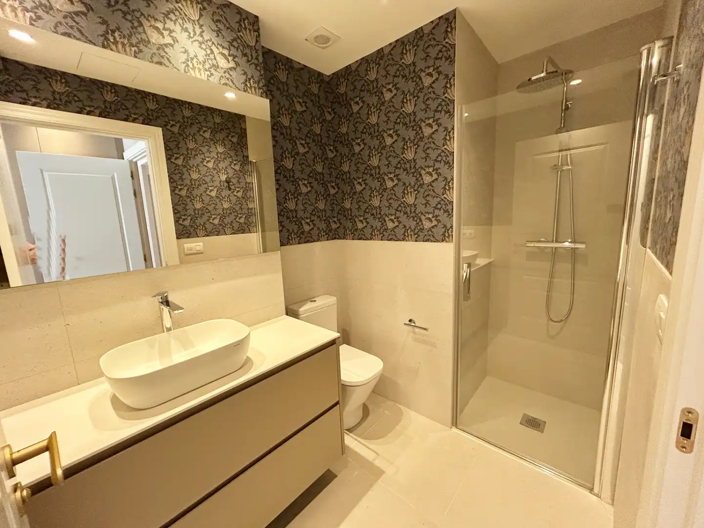 Baño de Piso en venta en Vitoria - Gasteiz con Calefacción, Trastero y Horno