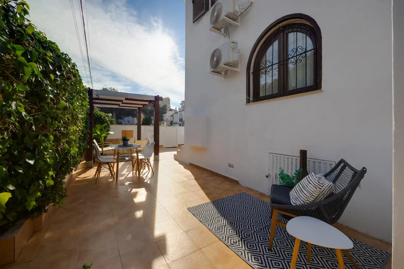 Terrassa de Casa o xalet en venda en Torrevieja amb Aire condicionat, Jardí privat i Moblat