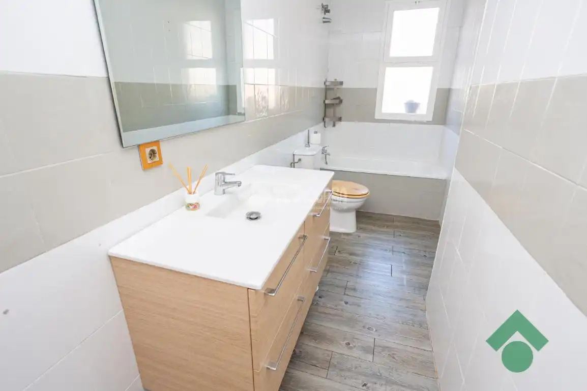 Bathroom of Attic for sale in Algeciras  with Air Conditioner and Terrace