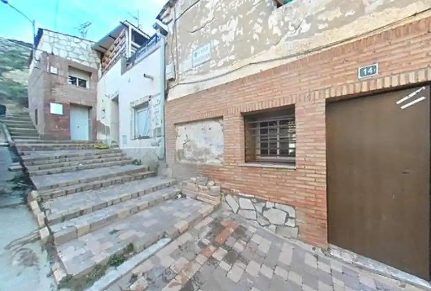 Casa adosada en venda a Calle la Constitución, Cadrete