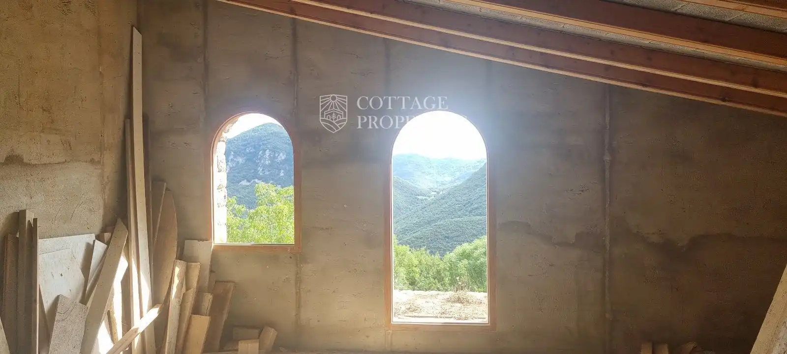 Finca rústica en venda en Montagut i Oix