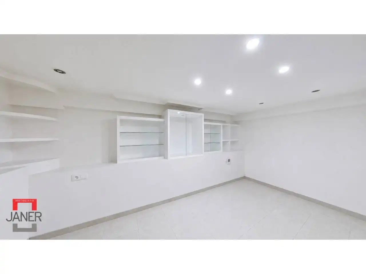 Houses for sale in Tomares  with Air Conditioner, Private garden and Terrace