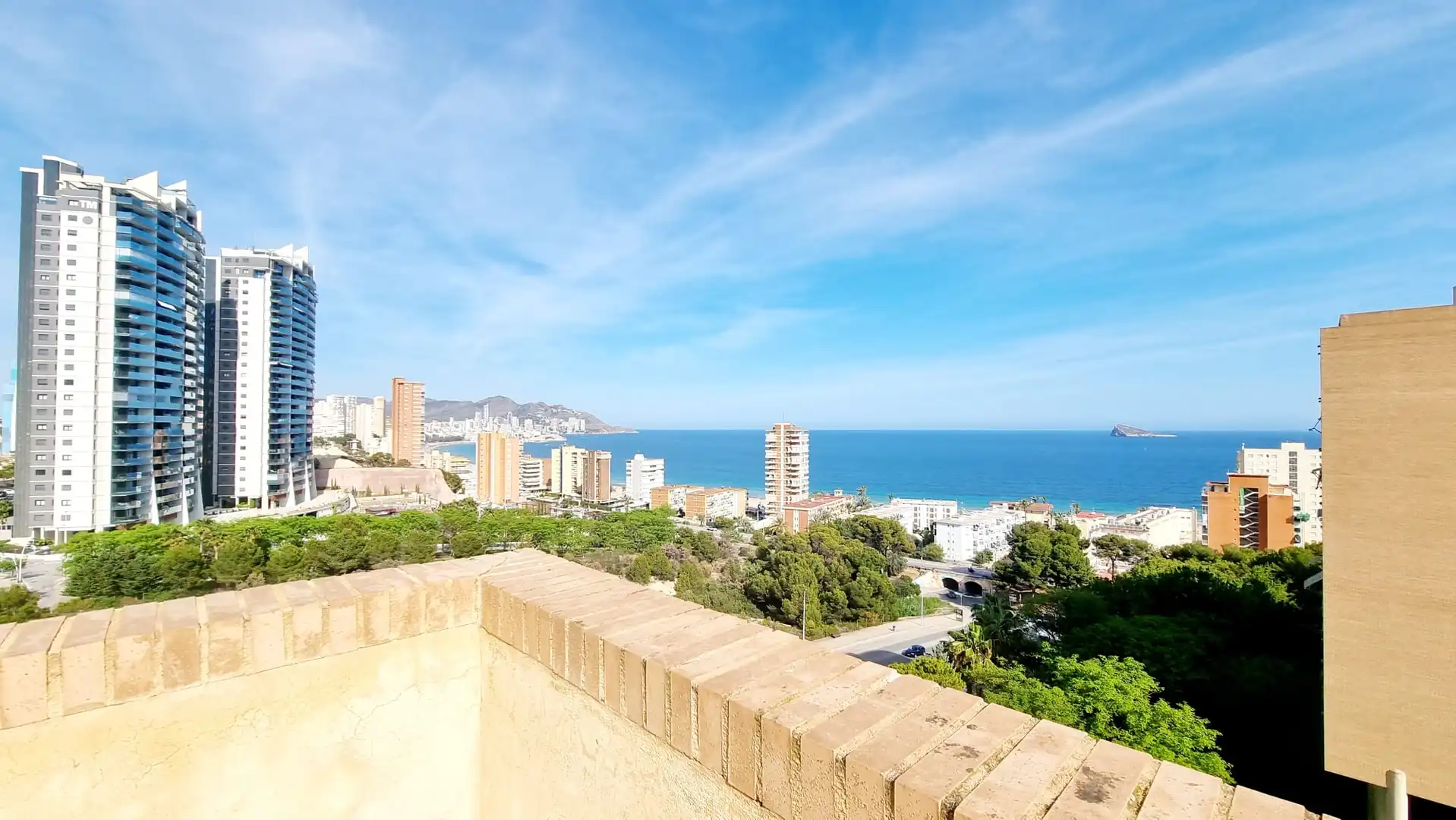 Vista exterior de Ático en venta en Benidorm con Aire acondicionado, Jardín privado y Terraza