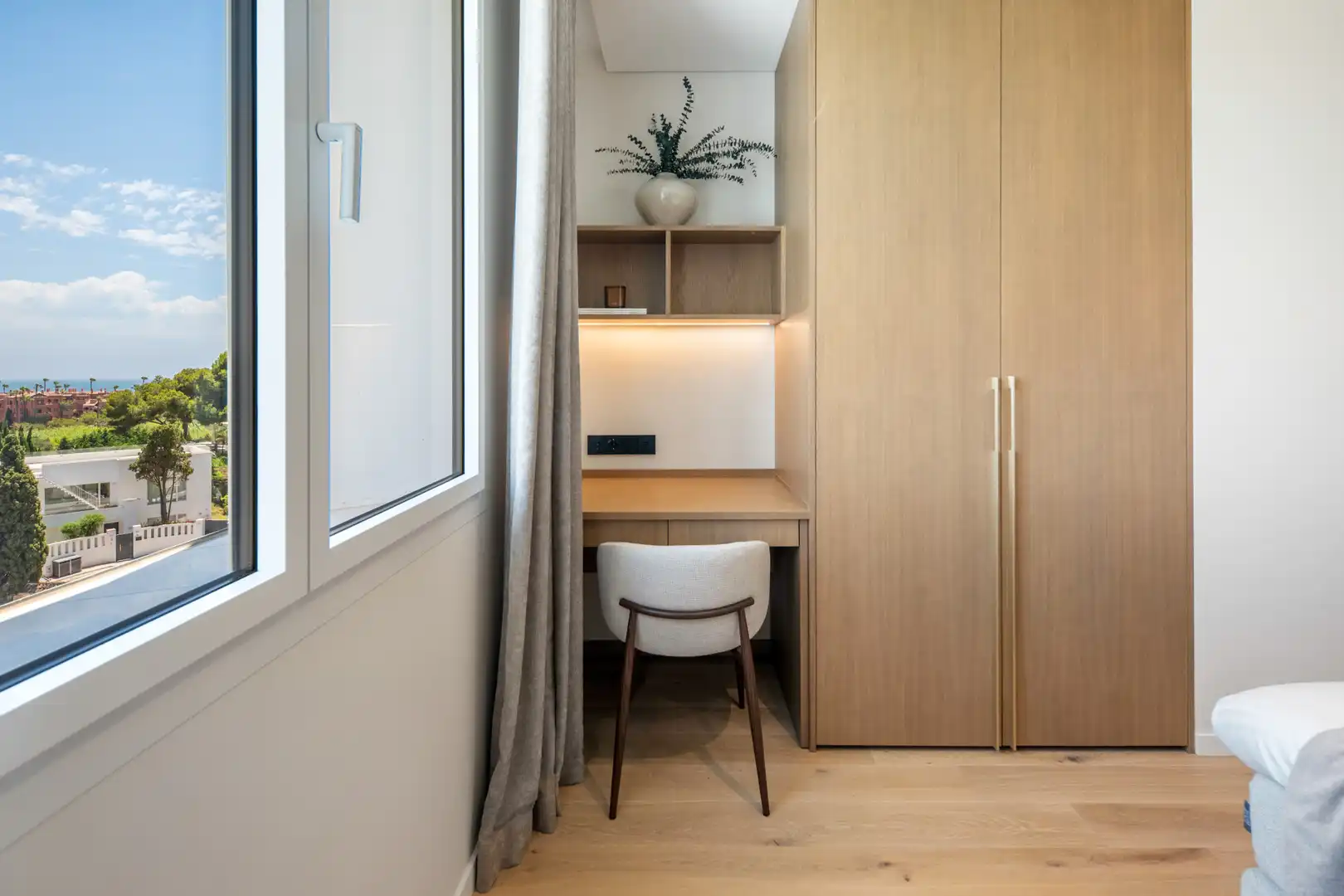 Schlafzimmer von Dachboden zum Verkauf in Marbella mit Klimaanlage, Terrasse und Schwimmbad