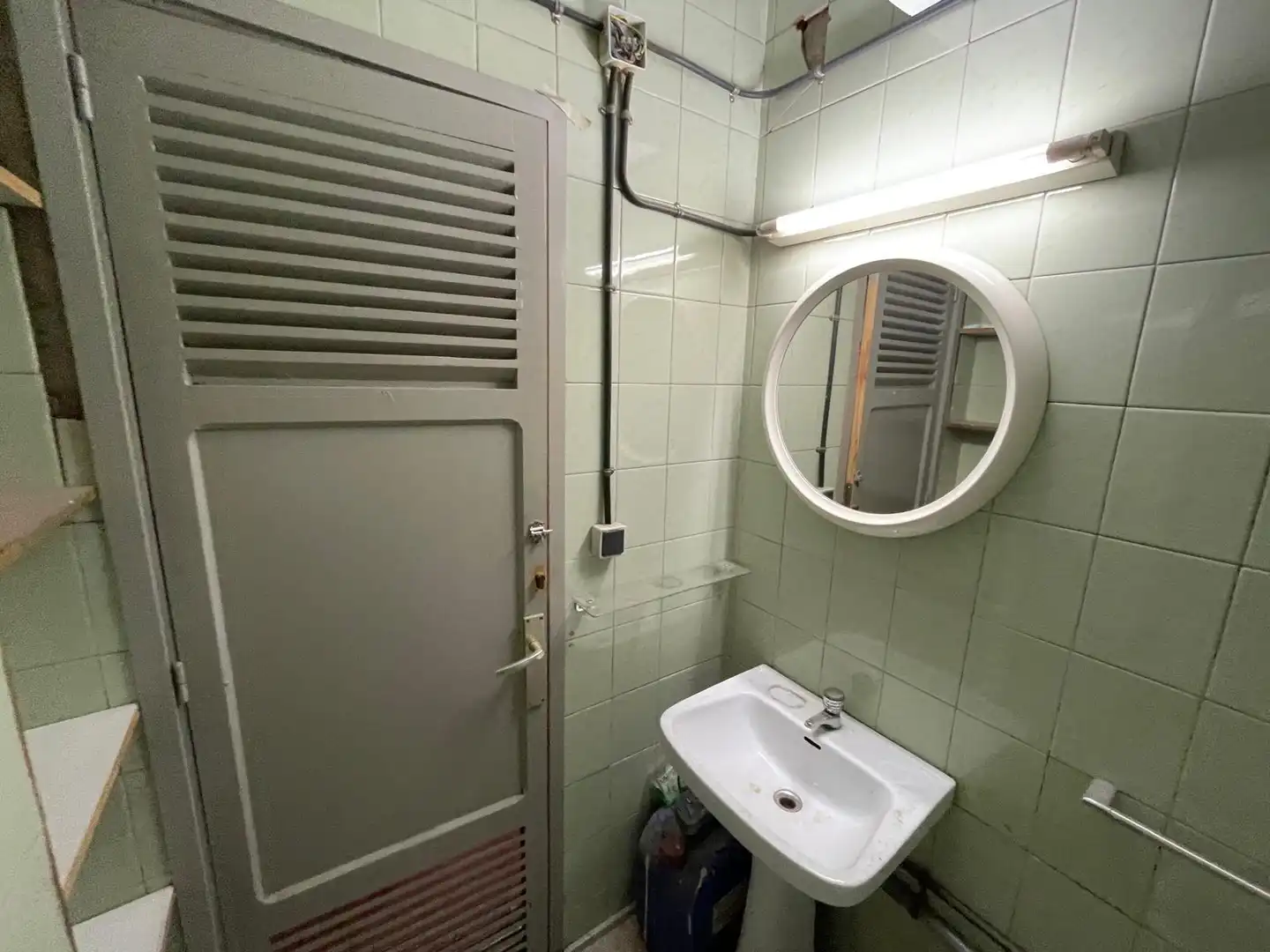 Bathroom of Industrial buildings for rent in Esparreguera