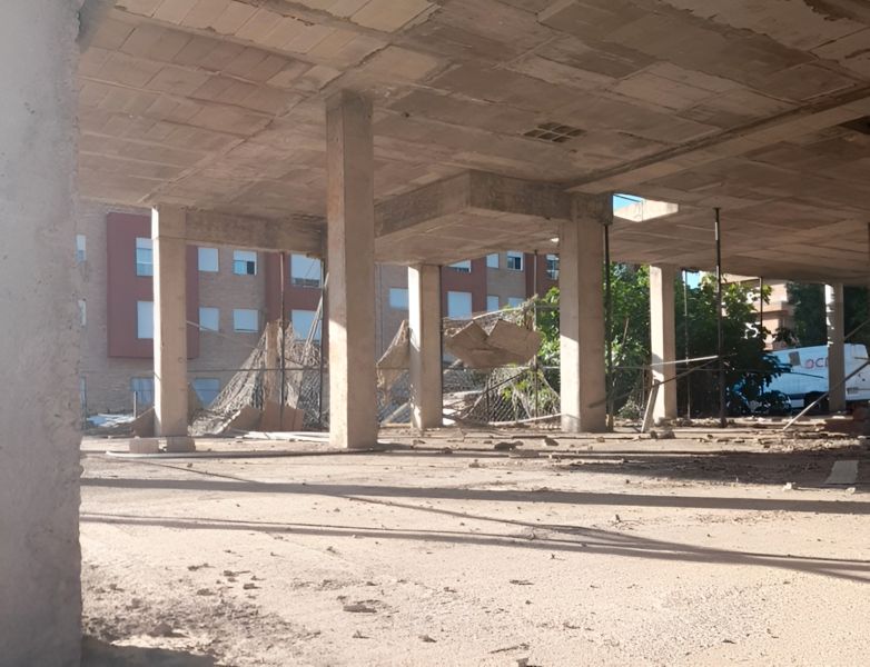Exterior view of Building for sale in Montroy