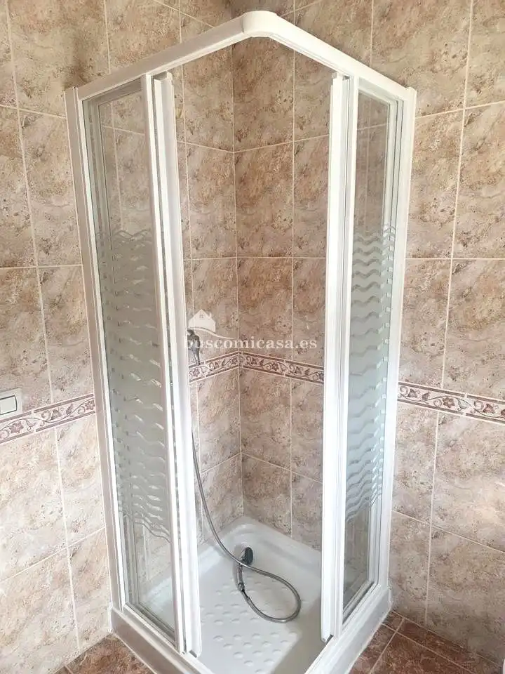 Bany de Casa o xalet en venda en Jaén amb Aire condicionat, Calefacció i Jardí privat