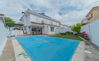 Garden of Single-family semi-detached for sale in Brunete  with Air Conditioner and Swimming Pool