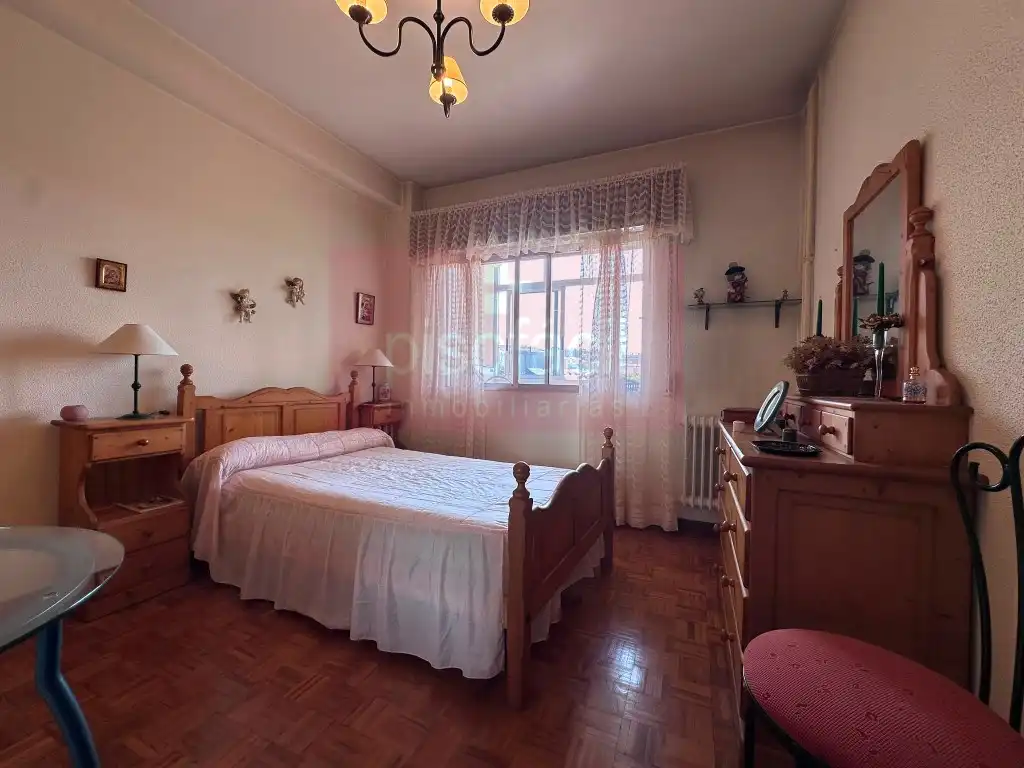 Bedroom of Flat for sale in Lugo