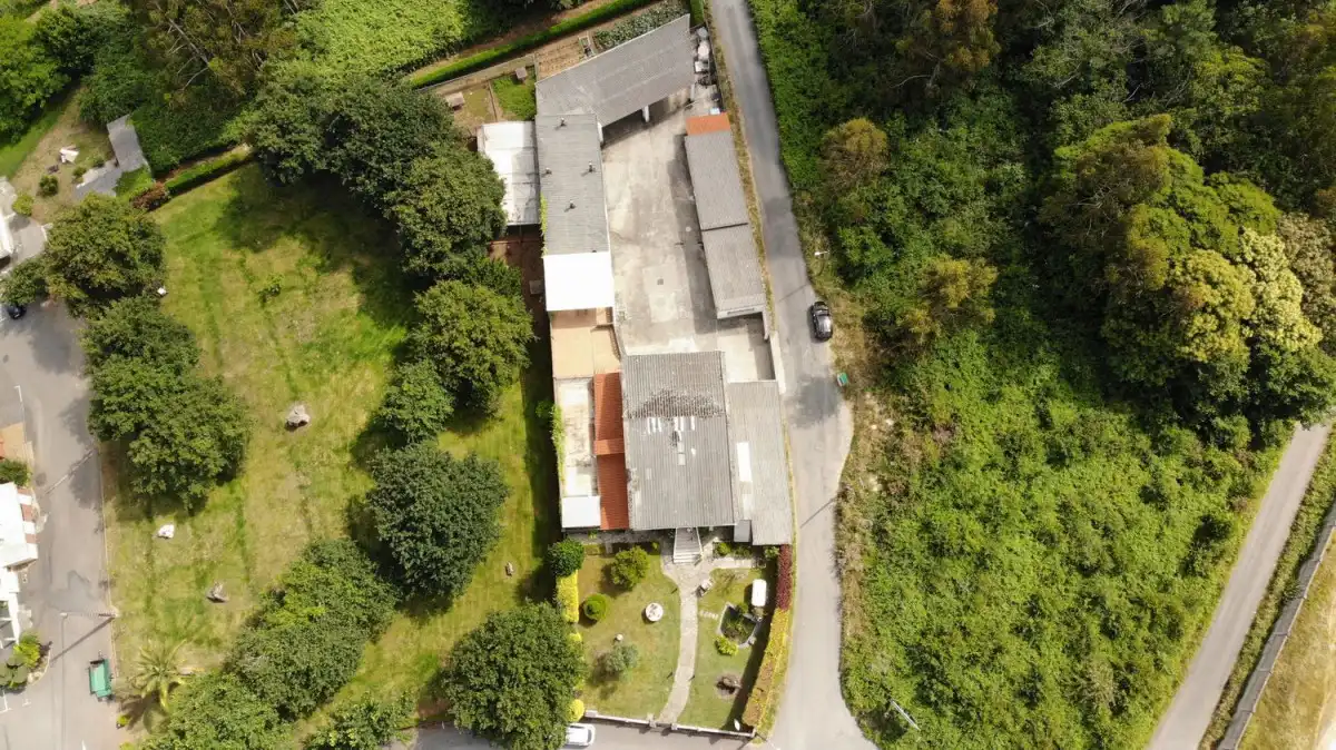 Vista exterior de Nave industrial en venta en Cambre 