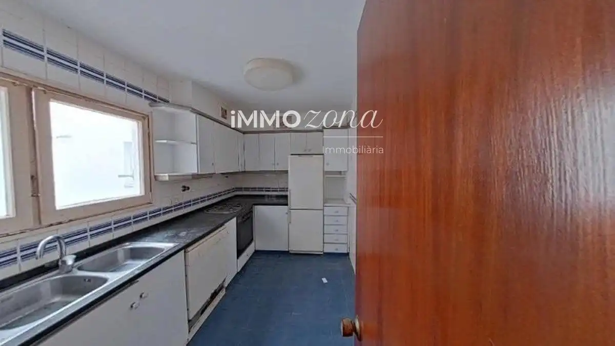 Cocina de Apartamento en venta en Urbanitzacions