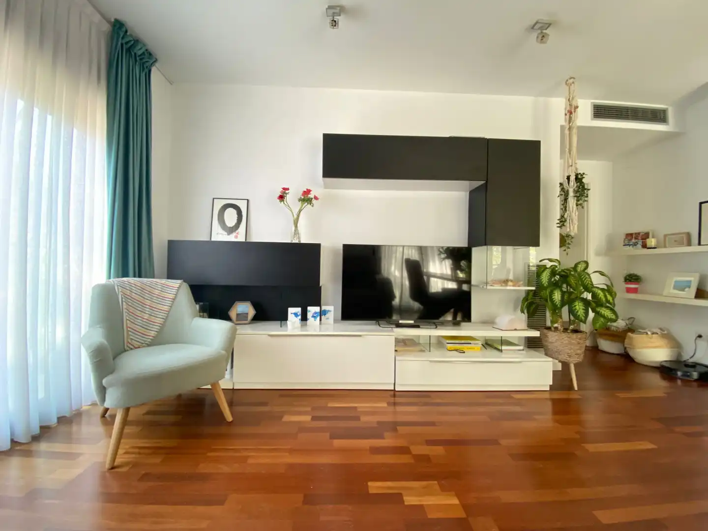 Sala d'estar de Pis en venda en Sant Adrià de Besòs amb Aire condicionat, Calefacció i Parquet