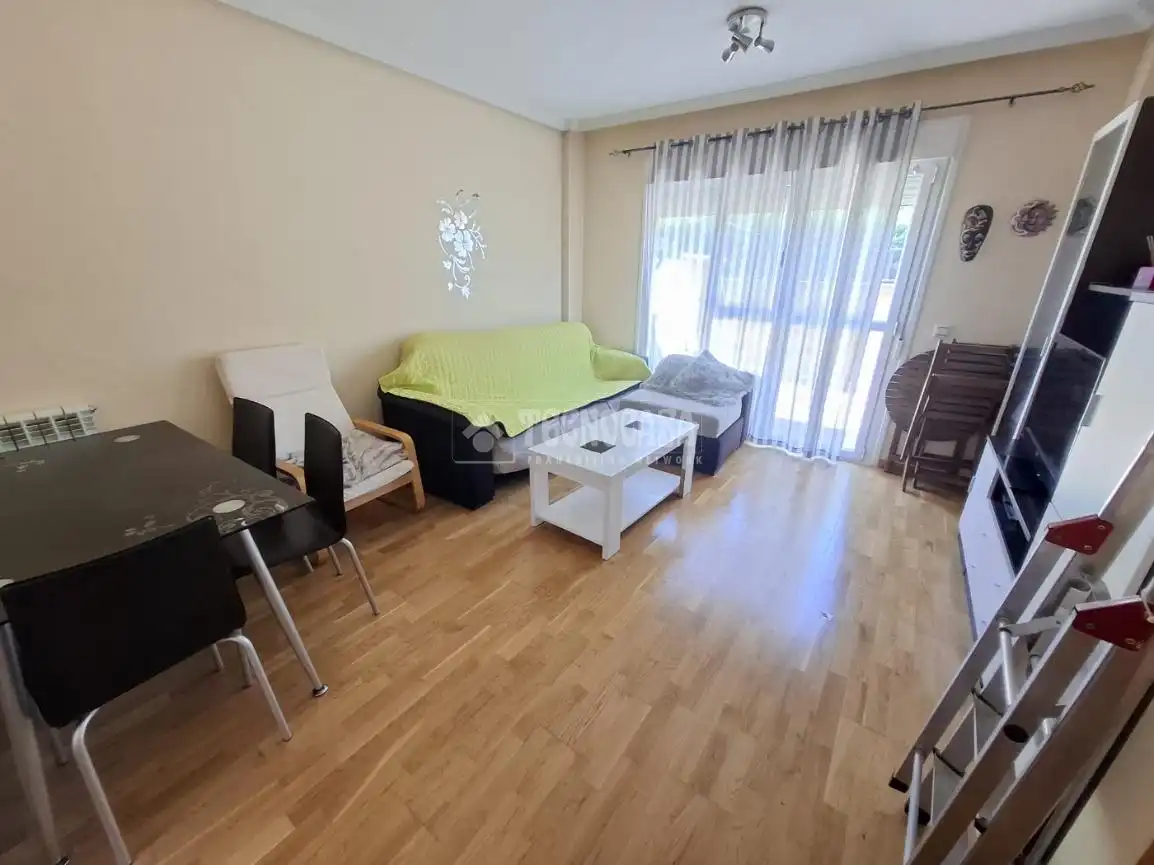 Sala de estar de Casa adosada en venta en Ávila con Calefacción, Amueblado y Balcón
