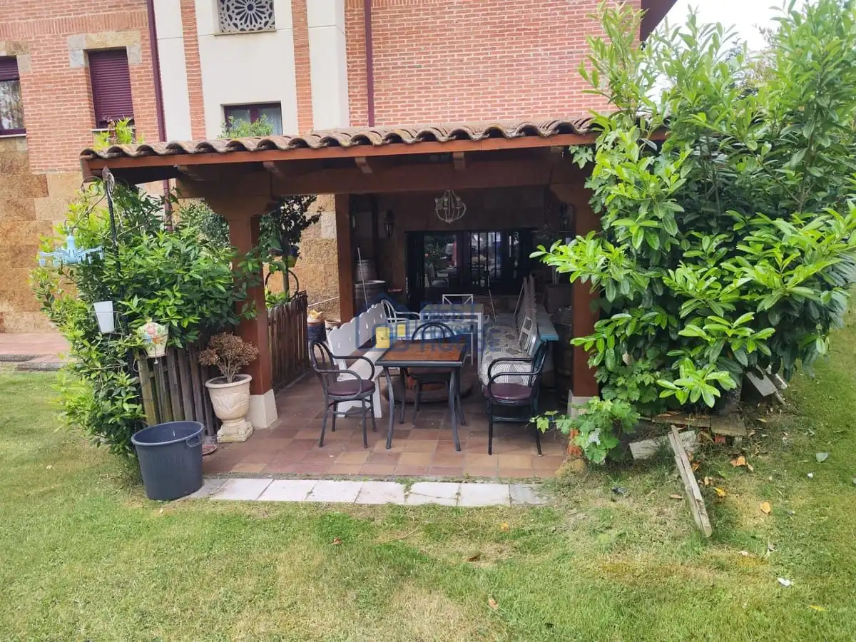 Terrassa de Casa o xalet en venda en San Andrés del Rabanedo amb Calefacció, Jardí privat i Parquet
