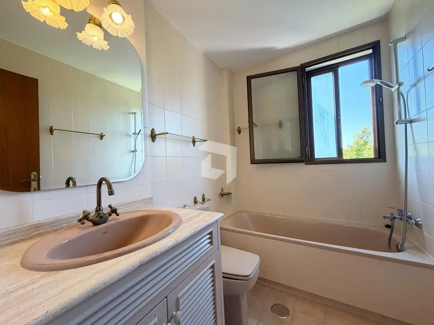 Badezimmer von Wohnung zur Miete in Pozuelo de Alarcón mit Heizung, Parkett und Terrasse