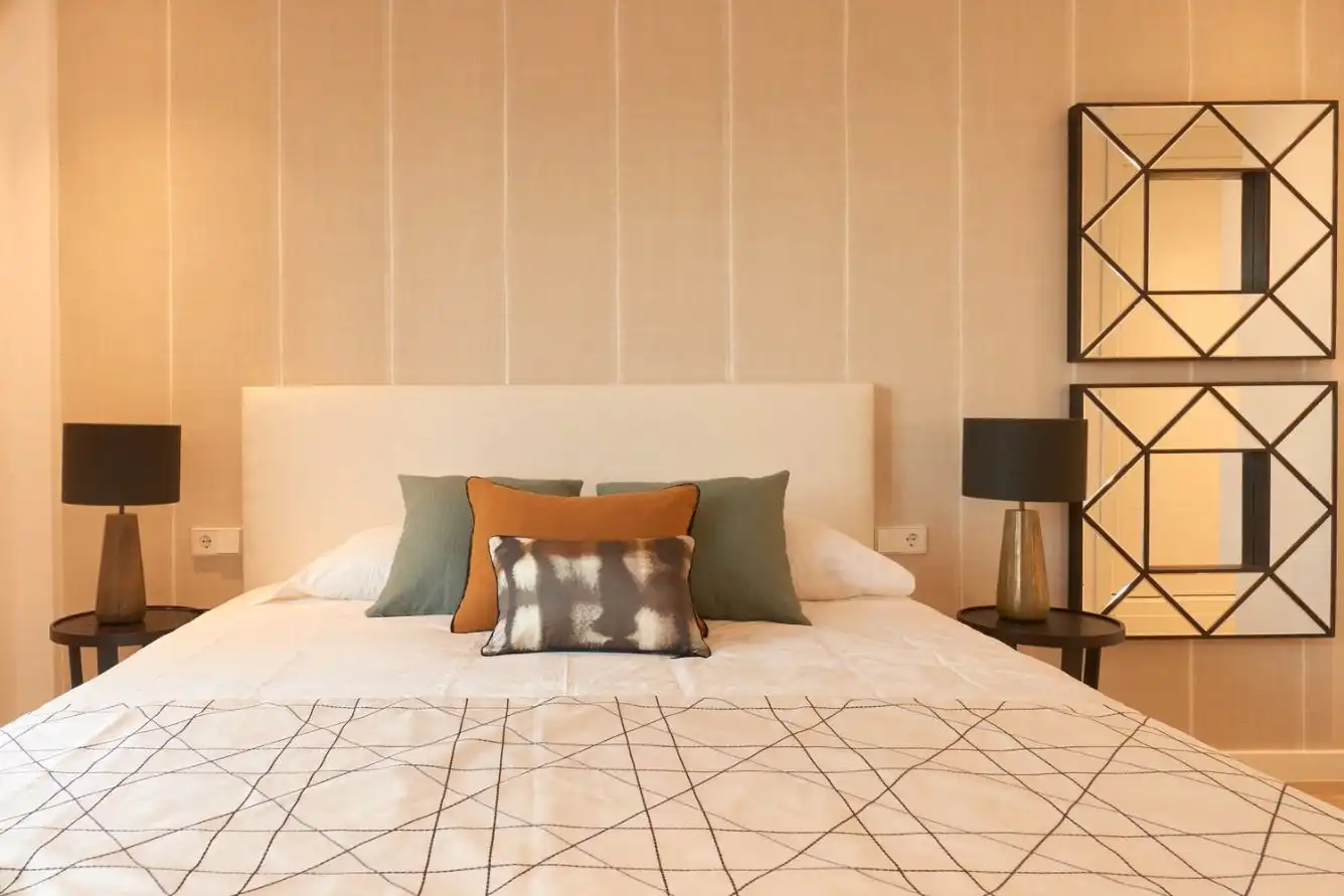 Schlafzimmer von Dachboden zur Miete in Benahavís mit Klimaanlage, Heizung und Parkett