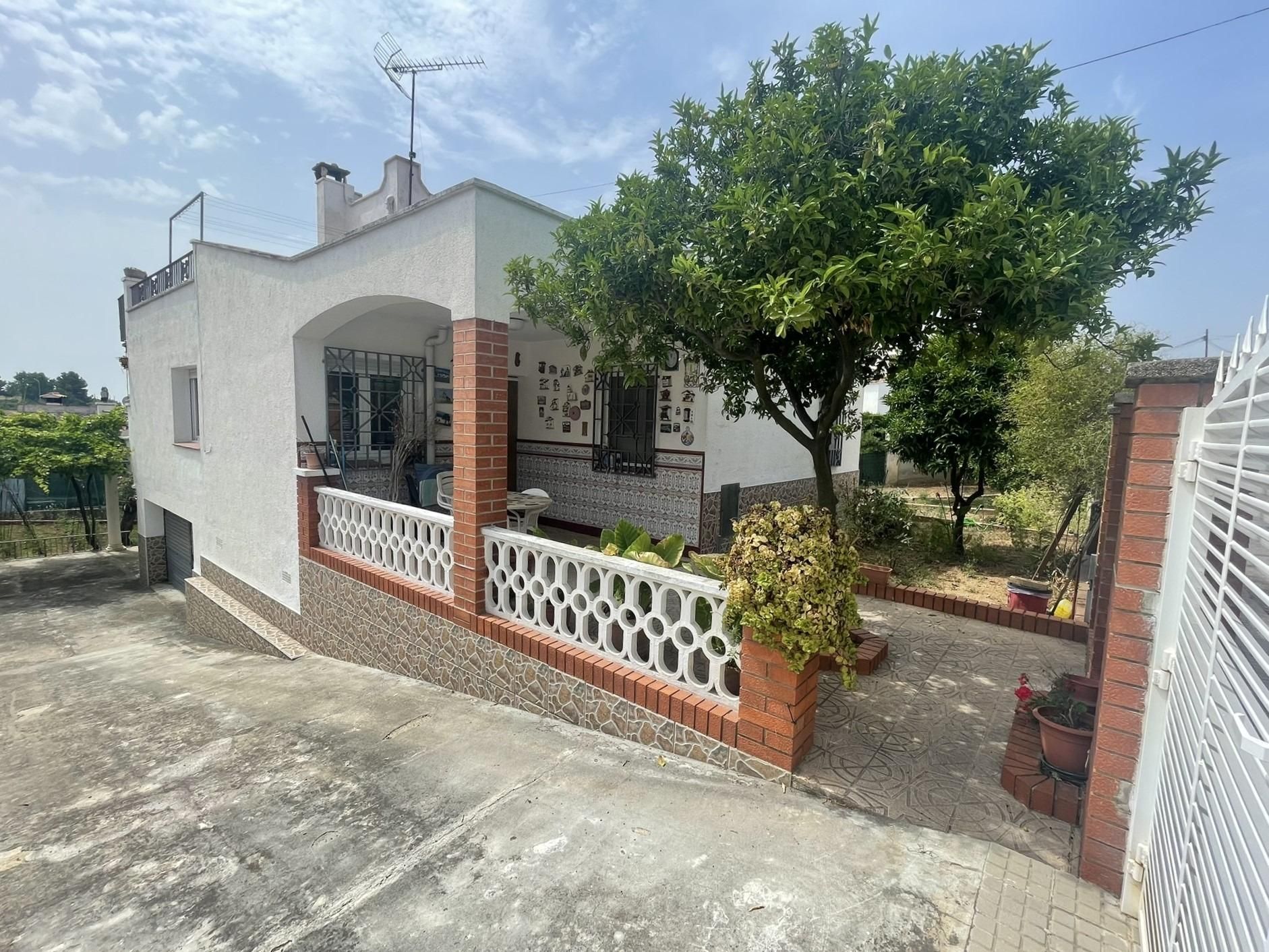 Vista exterior de Casa o chalet en venta en La Pobla de Montornès   con Calefacción, Jardín privado y Terraza