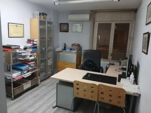 Bureau avec ascenseur à louer à Prat de la Riba 18