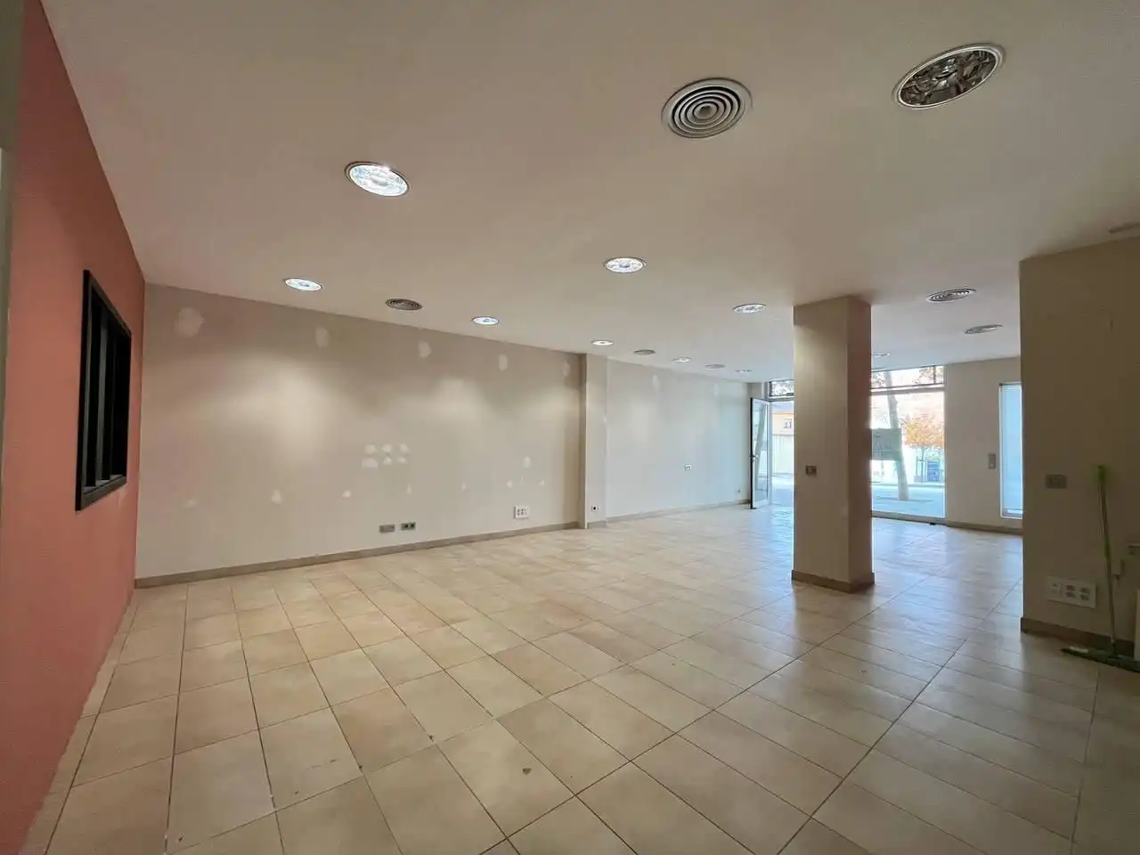 Business premises to rent in Plaça de Pep Ventura, imagen 5