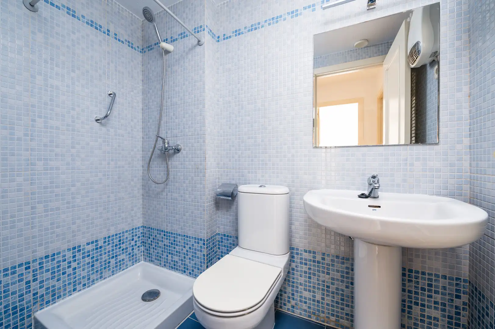 Badezimmer von Wohnung zum Verkauf in Pinto mit Klimaanlage, Terrasse und Abstellraum