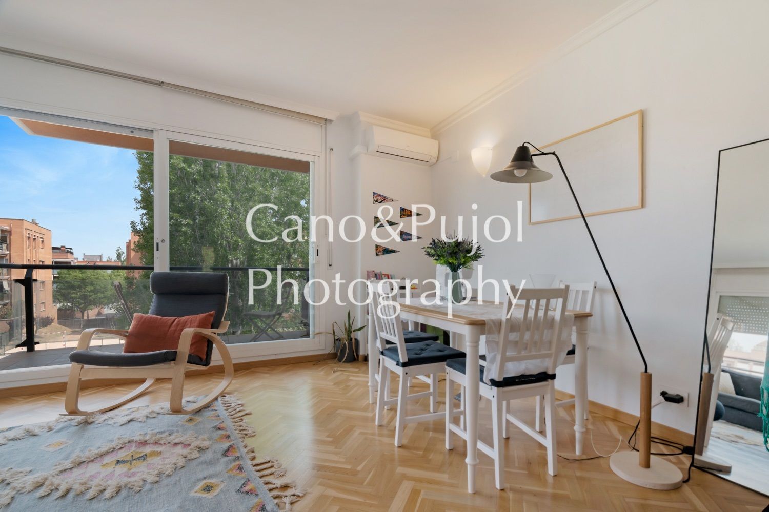 Living room of Flat to share in Sant Cugat del Vallès  with Air Conditioner, Heating and Terrace