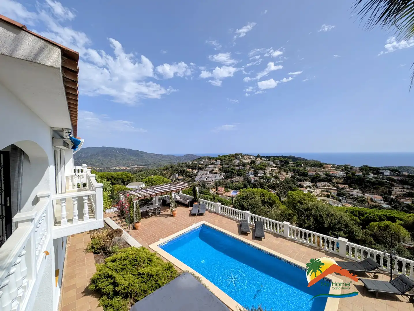 Vista exterior de Casa o xalet en venda en Lloret de Mar amb Calefacció, Jardí privat i Terrassa
