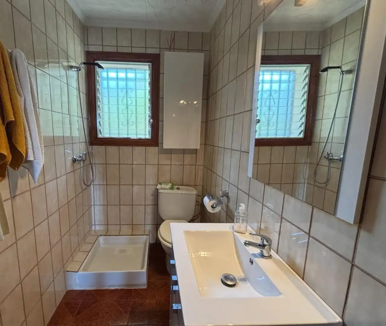 Bany de Casa o xalet en venda en Llambilles amb Calefacció, Jardí privat i Piscina
