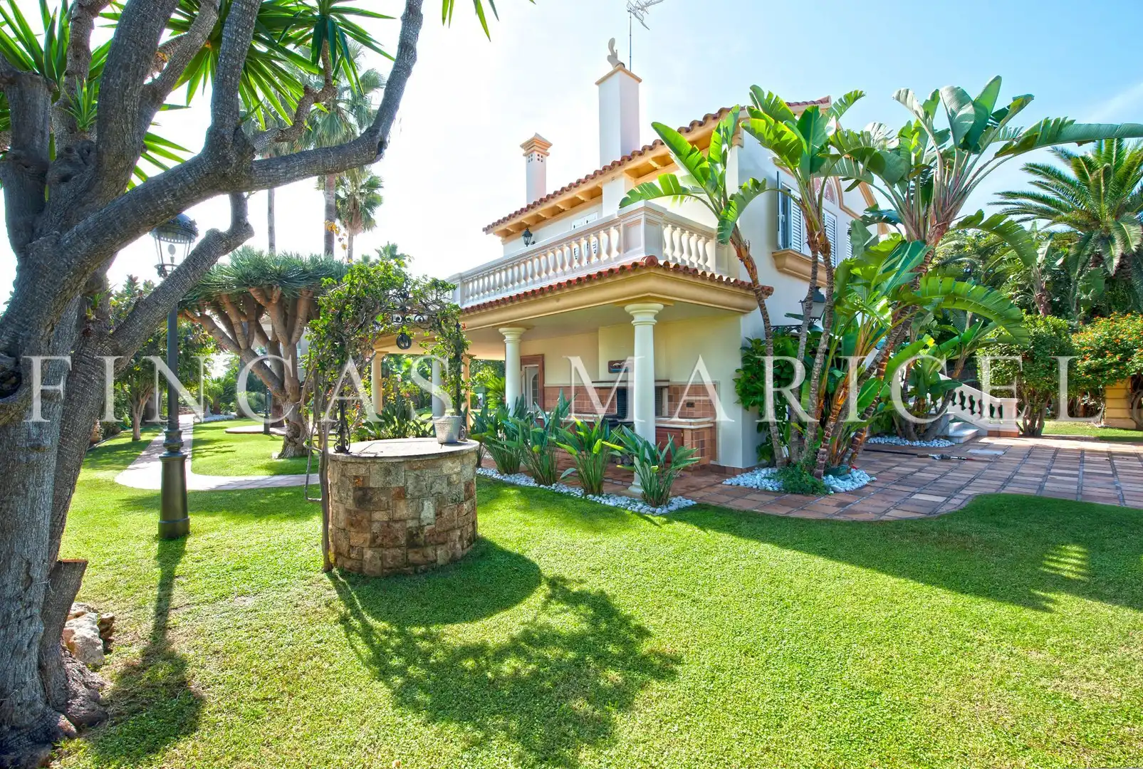 Garden of Houses for sale in Sitges  with Air Conditioner, Storage room and Swimming Pool