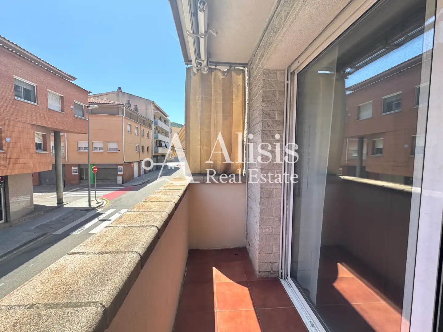 Außenansicht von Einfamilien-Reihenhaus zum Verkauf in Pallejà mit Klimaanlage, Heizung und Terrasse