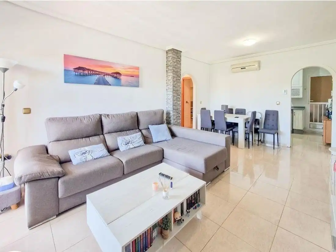 Sala d'estar de Apartament en venda en Orihuela amb Aire condicionat, Jardí privat i Piscina